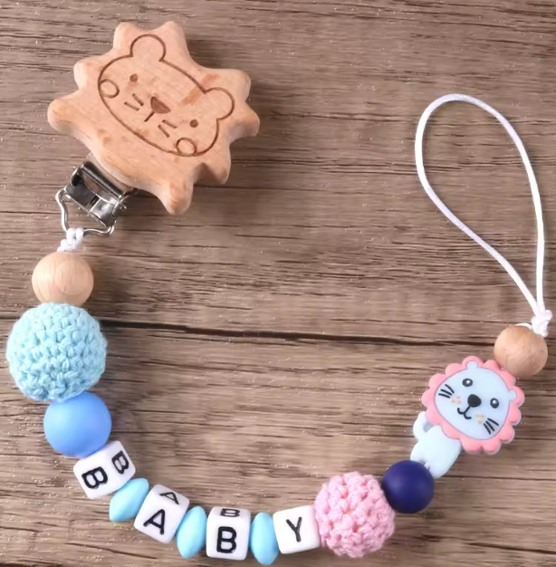 Porta Chupón Baby Madera y Crochet CHIKY NYNO