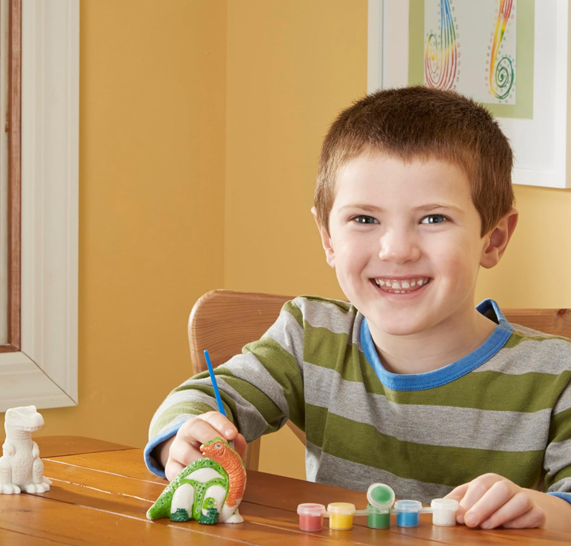 Melissa & Doug Created By Me! Figuritas de Dinosaurios Para Decorar PORFYDYA en el centro